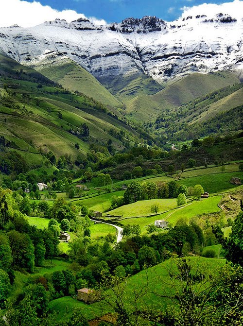Valle del Pisuena, Cantabria, Spain